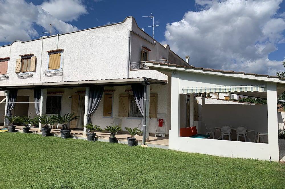 💖 Villa Maty, private resort 500mt from beach, swim pool 💖, Wifi, Netflix. in Porto Badino, Terracina