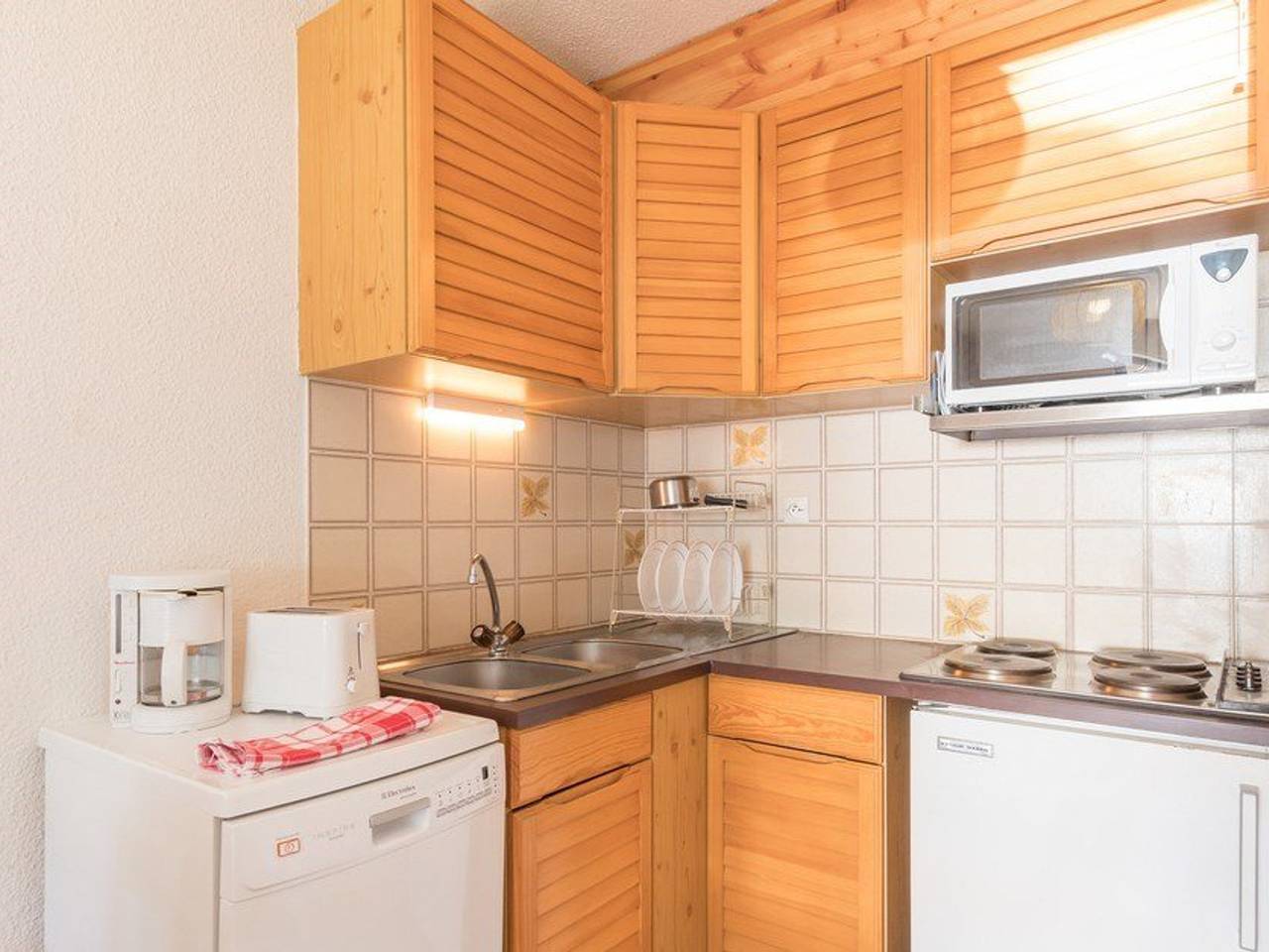 Appartement entier, Appartement cosy avec balcon, 5 couchages, centre Serre Chevalier, proche pistes et commerces in Le Monêtier-les-Bains, Serre Chevalier