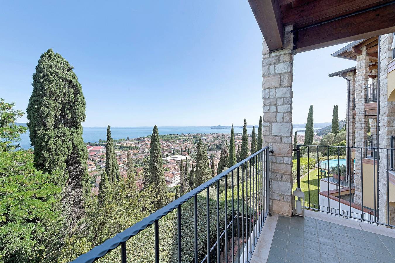 Ferienwohnung mit Seeblick und Pool in Maderno, Toscolano-Maderno