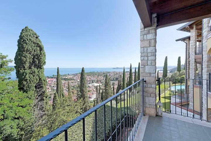 Ferienwohnung mit Seeblick und Pool in Maderno, Toscolano-Maderno