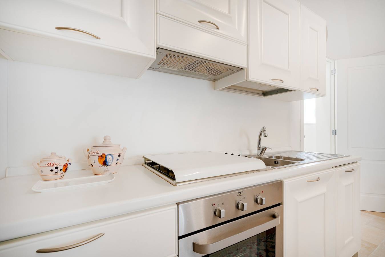Entire apartment, 'Corner House Polignano A Mare' Apartment with Air Conditioning in Polignano a Mare, Bari Province
