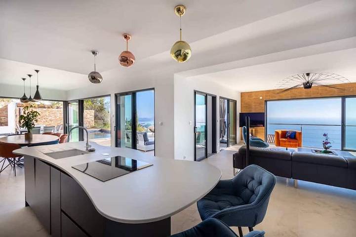 Villa pour 8 personnes, avec terrasse et jacuzzi, animaux acceptés à Carqueiranne
