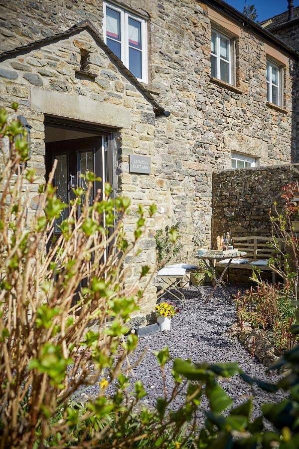 Chapel Cottage Set in a private courtyard in central location with 2 parking spaces in Kirkby Lonsdale, Yorkshire Dales National Park