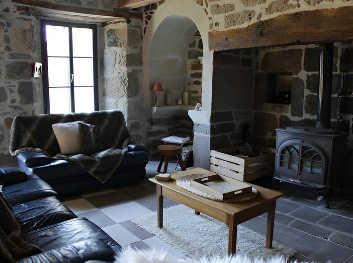 Gîte pour 14 personnes, avec terrasse et jardin, animaux acceptés dans Auvergne-Rhône-Alpes - 2