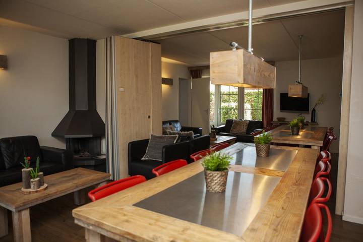 Location de vacances pour 16 personnes, avec terrasse et piscine ainsi que jardin et bassin pour enfant, adapté aux familles dans Veluwe