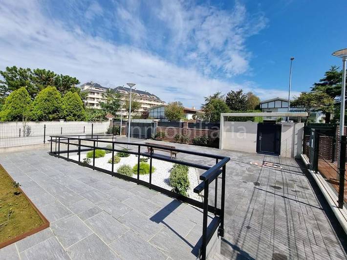 Gîte pour 6 personnes, avec piscine ainsi que vue et terrasse à Laredo - 3