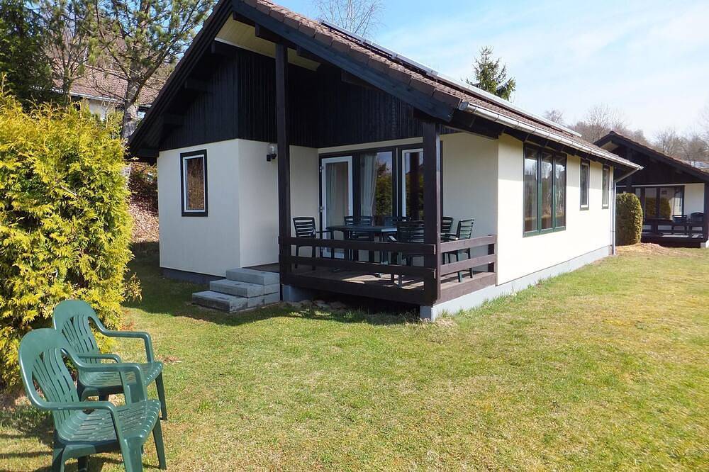 Gelijkvloerse bungalow bij Reservoir in Kronenburg, Dahlem