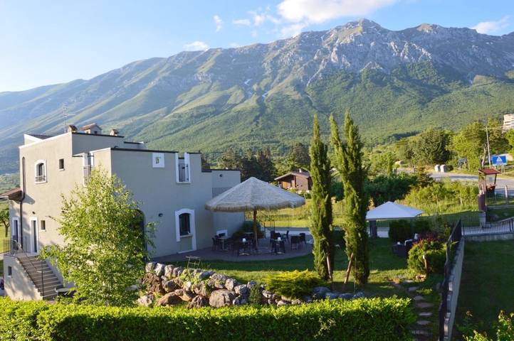 B&b per 2 persone, con Terrazza e Giardino nonché Panorama a L'Aquila