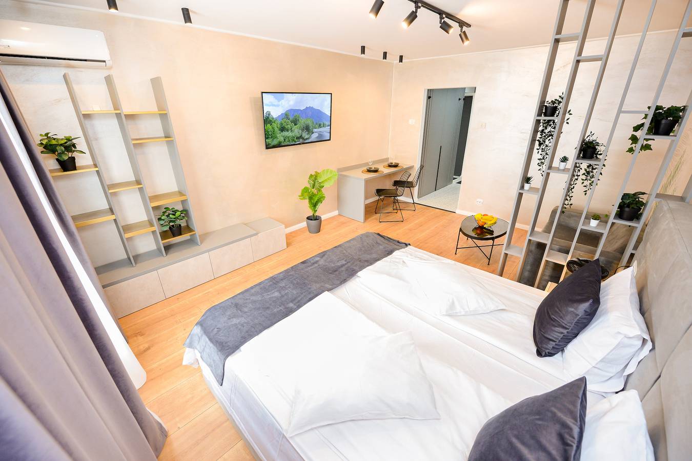 Ganzes Studio, Park Studio Cismigiu Gardens - Ruhiges Zimmer - Smart-Tv in Bukarest, Walachia