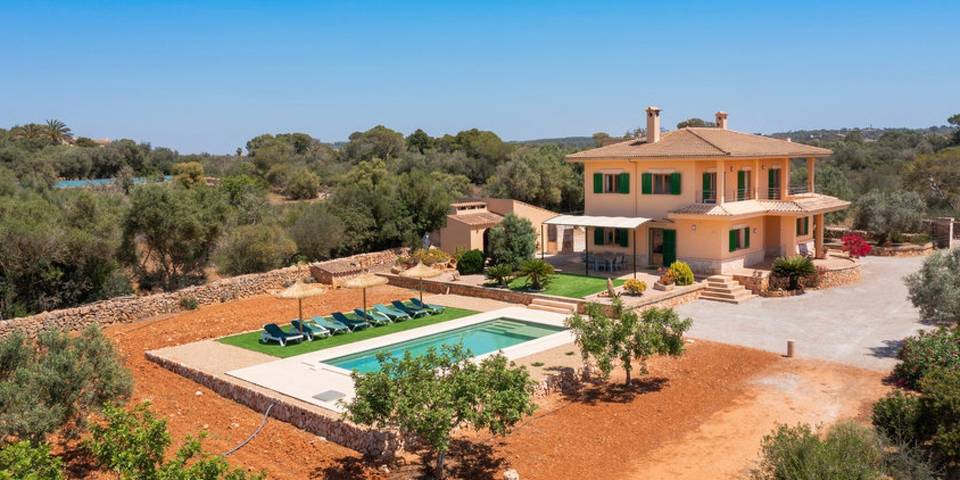 Villa für 8 Personen, mit Balkon und Garten in Ses Salines