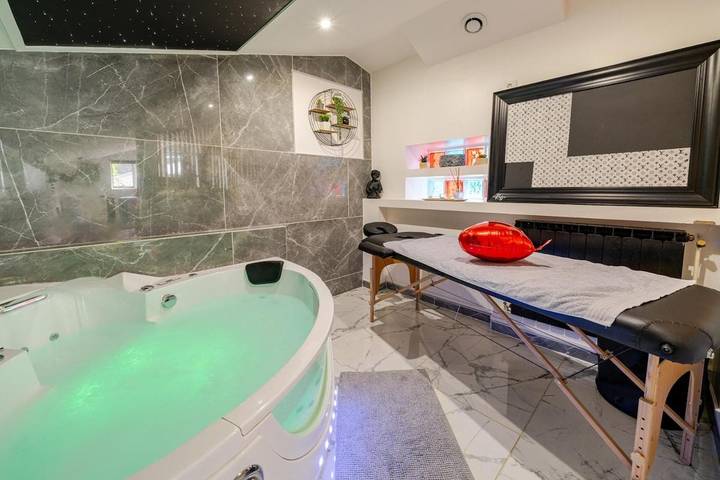 Gîte pour 2 personnes, avec terrasse et jacuzzi, animaux acceptés à Échirolles - 4