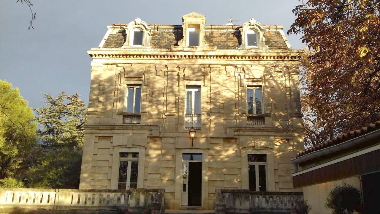 Logis Hôtel - Restaurant Résidence Les Cèdres in Villeneuve-lès-Avignon, Région de Nîmes