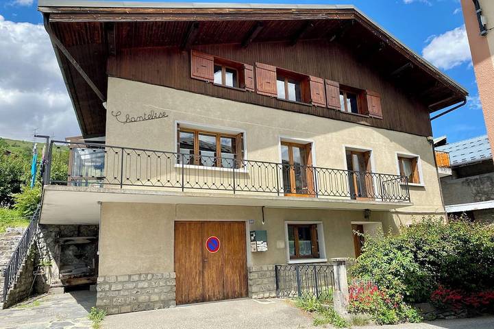 Gîte pour 6 personnes, avec jardin et balcon à Valezan