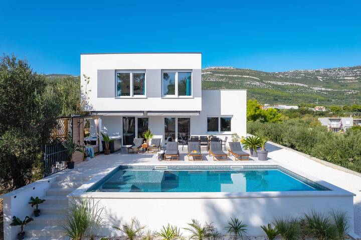 Villa für 8 Personen, mit Pool und Meerblick sowie Garten - 1