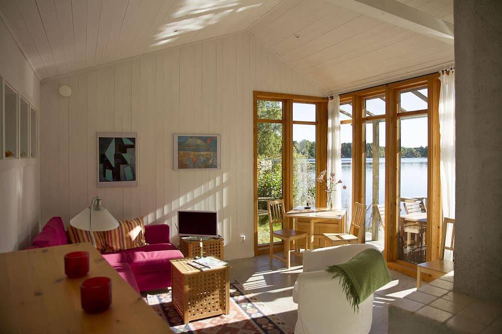 Own jetty by the sea, 18 km to Stockholm city in Kummelnäs, Nacka