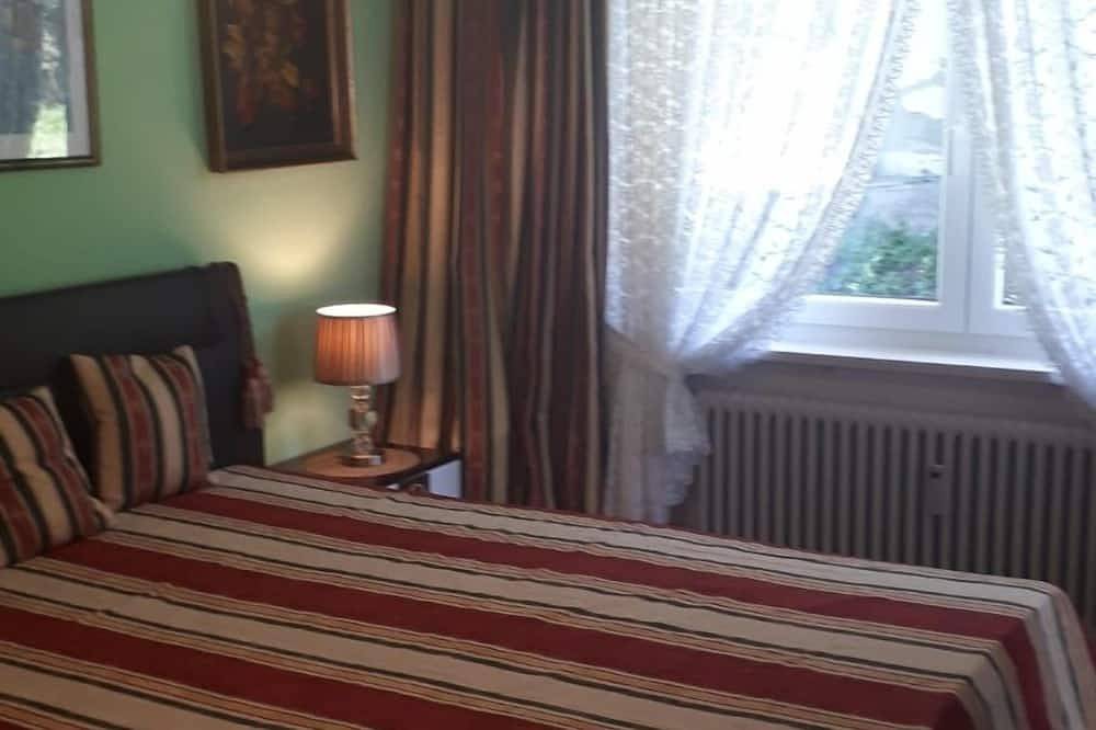 Ganze Wohnung, Apartment with Panoramic Lake View & Terrace in Pino, Lago Maggiore No 7 in Pino sulla Sponda del Lago Maggiore, Maccagno con Pino e Veddasca