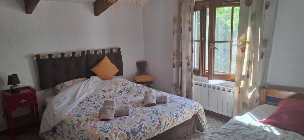 Location de vacances pour 8 personnes, avec vue ainsi que piscine et jardin, animaux acceptés à Estoublon - 4