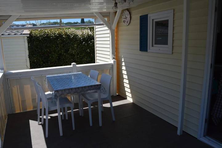 Camping pour 4 personnes, avec piscine ainsi que terrasse et jardin à Puget-sur-Argens - 4