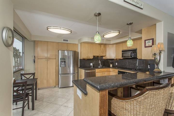 Vacation rental for 6 people, with pool and sauna as well as yard and hot tub in Coronado