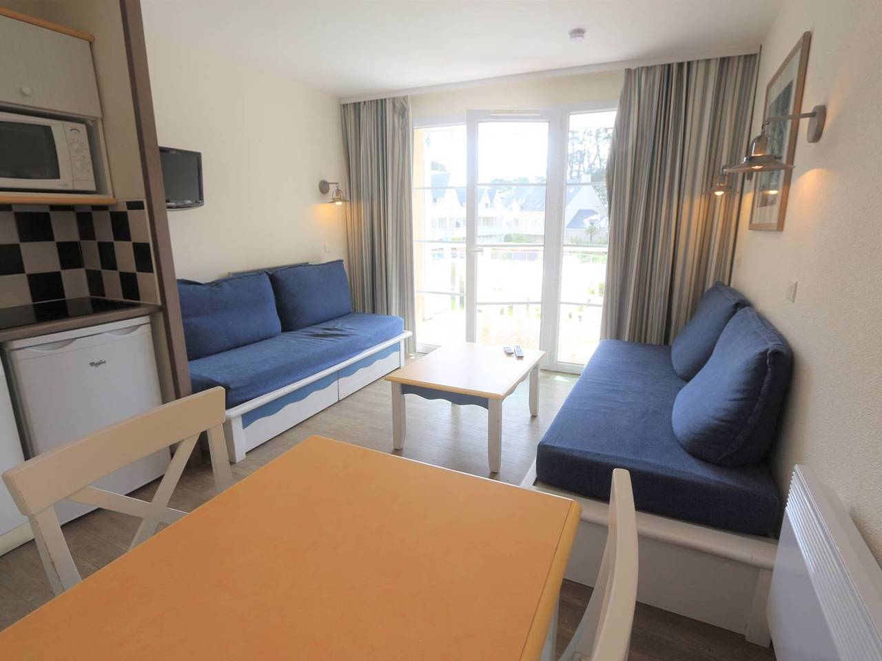 Appartement entier, Fouesnant, Appartement avec piscine chauffée, plage à pied in Fouesnant, Côte de Cornouaille