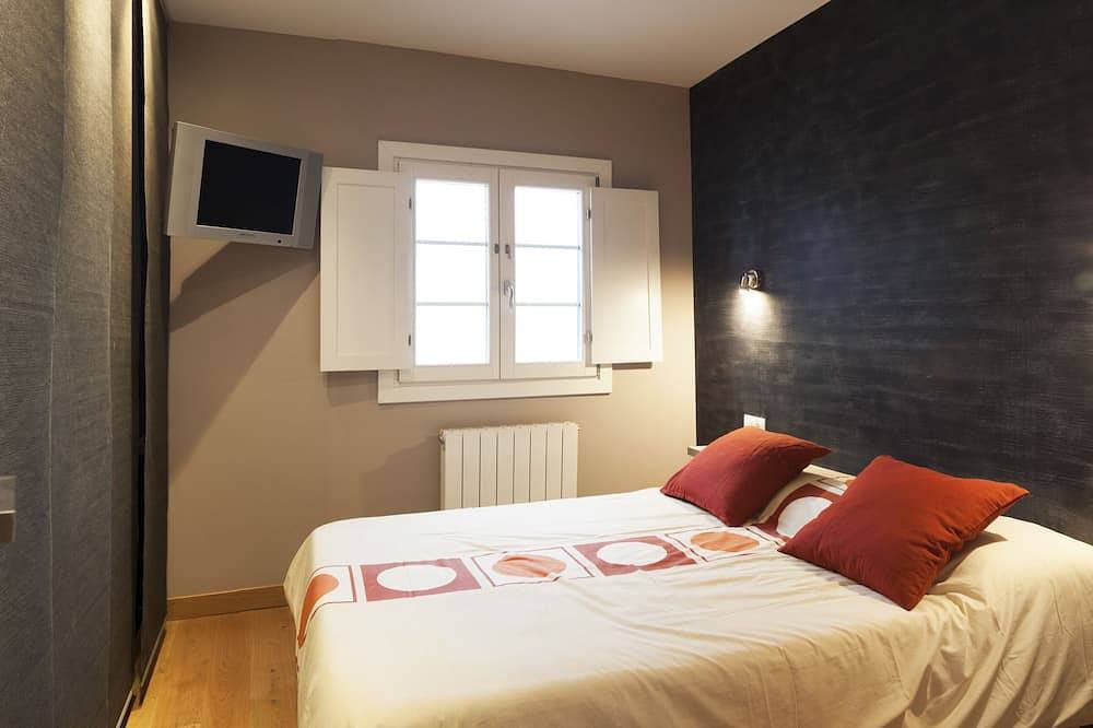 Entire apartment, New flat in the old town, 2min from the beach and port. Free Wifi in Lekeitio, Basque Coast (Spain)