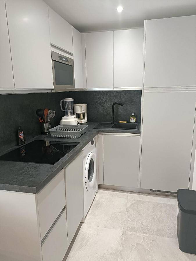 Gîte pour 2 personnes, avec jardin et terrasse ainsi que piscine et vue dans Agay - 3