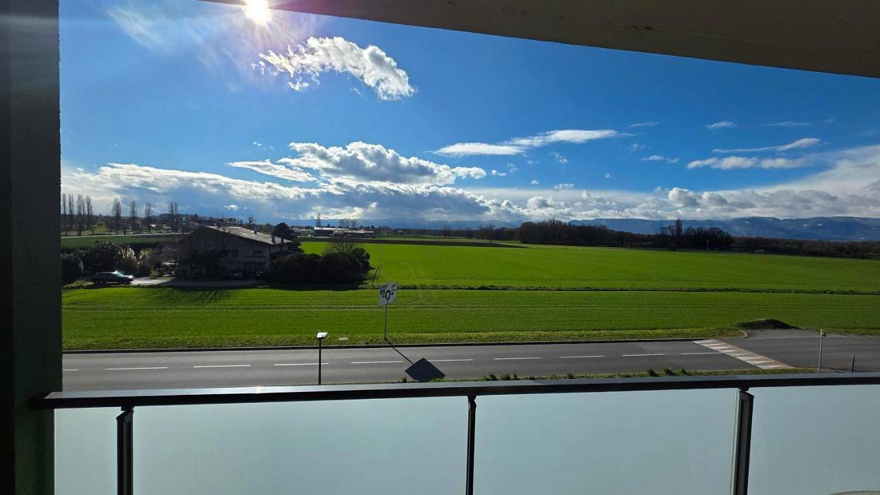 Appartement entier, Two-Bedroom Apartment in Douvaine, Région de Thonon-les-Bains