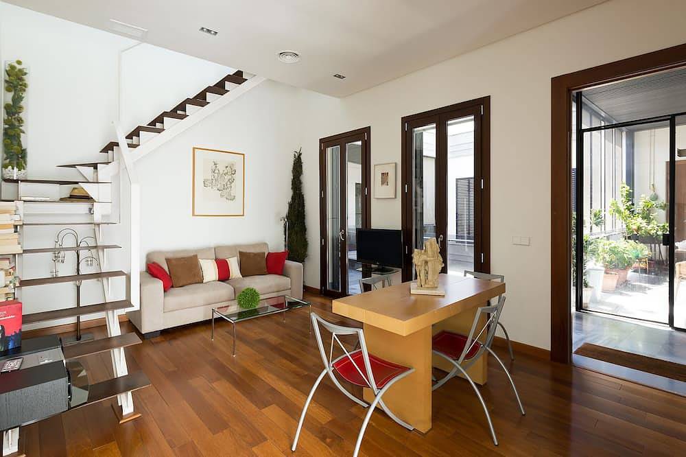 Entire apartment, Corral del Rey Terraza Sevilla Duplex, chillout terrace in Casco Antiguo, Sevilla