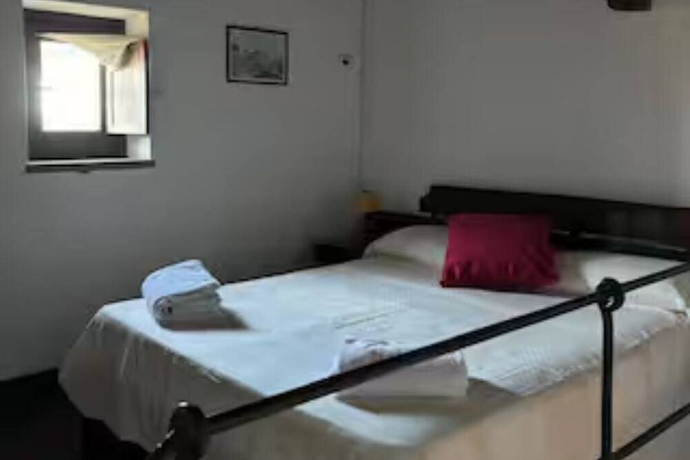 Mini suite Torre in un casale storico\na due passi dalle spiaggia del lago in Anguillara Sabazia, Lago di Bracciano