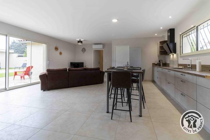 Gîte pour 4 personnes, avec piscine ainsi que terrasse et jardin à Mirepoix - 3