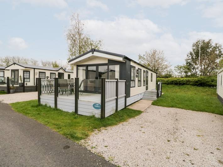 Glamping for 4 people, with Garden and Pool in Lancashire