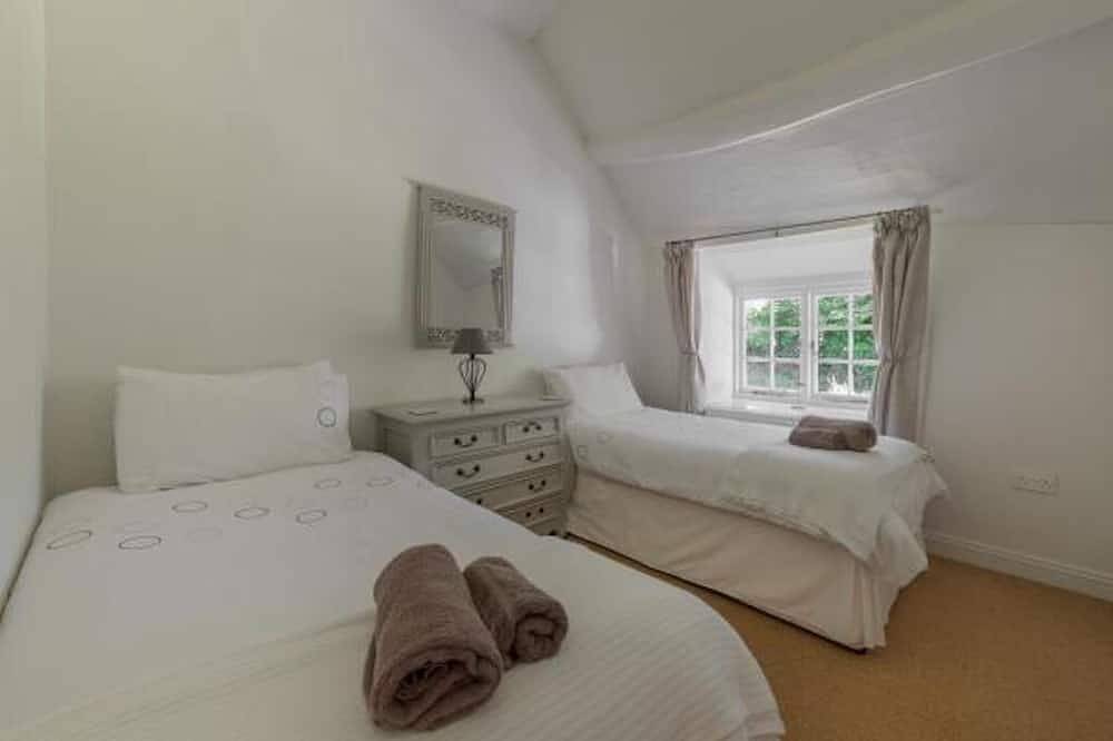 Putsborough Manor Cottage (4 + sofá cama + cuna) Perros Tenis Playa Jacuzzi Tv Sky in Croyde, Devon