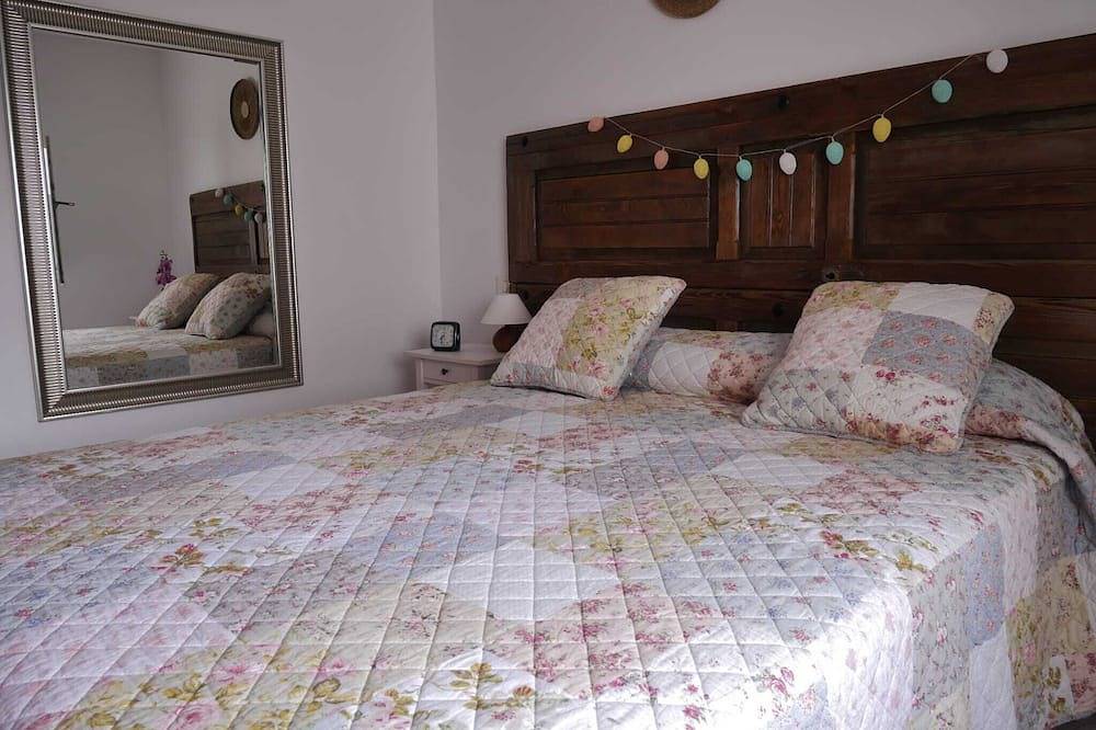 Housing, with 2 bedrooms, kitchen, bathroom, living room and solarium. in El Pagador, Moya