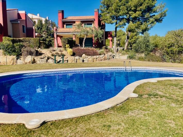 Location de vacances pour 8 personnes, avec piscine et jardin dans Bonmont Terres Noves