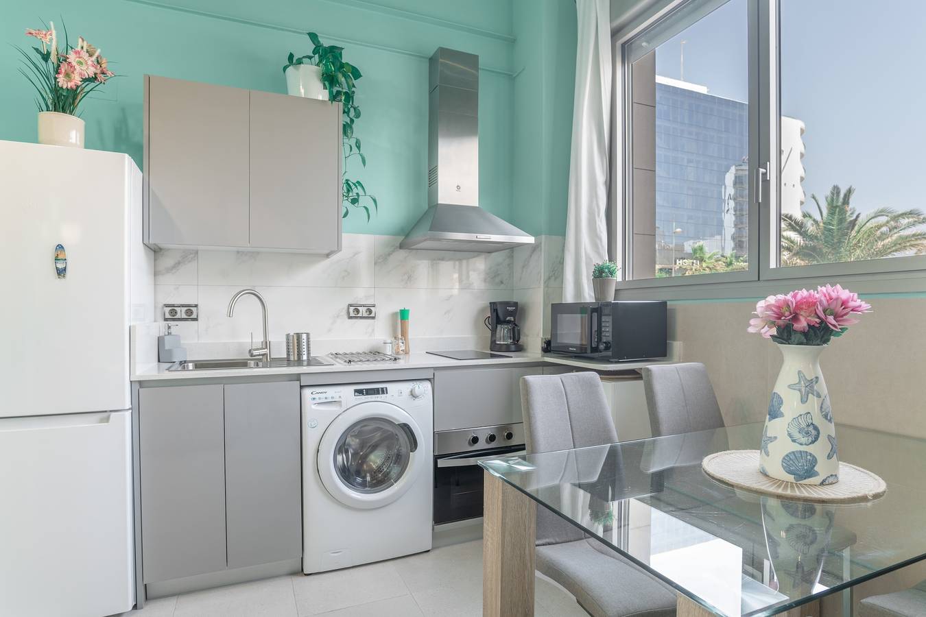 Apartamento entero, Apartamento 'Mar, A Pie De Playa' con Wi-Fi y aire acondicionado in Playa La Victoria, Cádiz