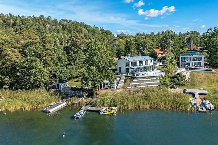 Villa für 11 Personen, mit Seeblick und Pool sowie Garten und Ausblick in Schweden - 3