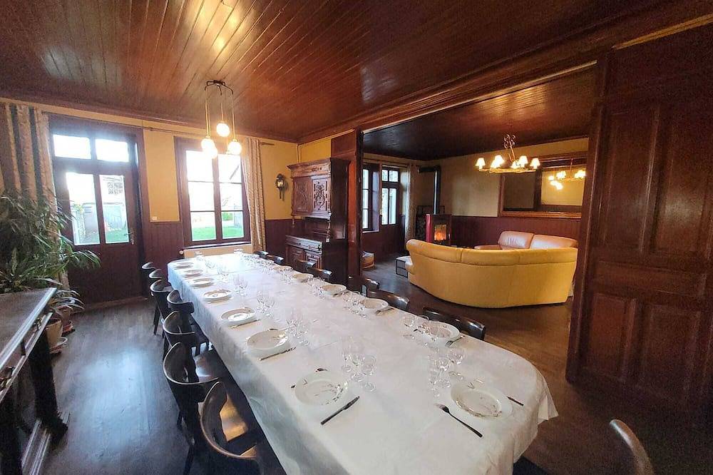 Maison entière 6 chambres jusqu'à 15 personnes in Monthureux-sur-Saône, Neufchâteau