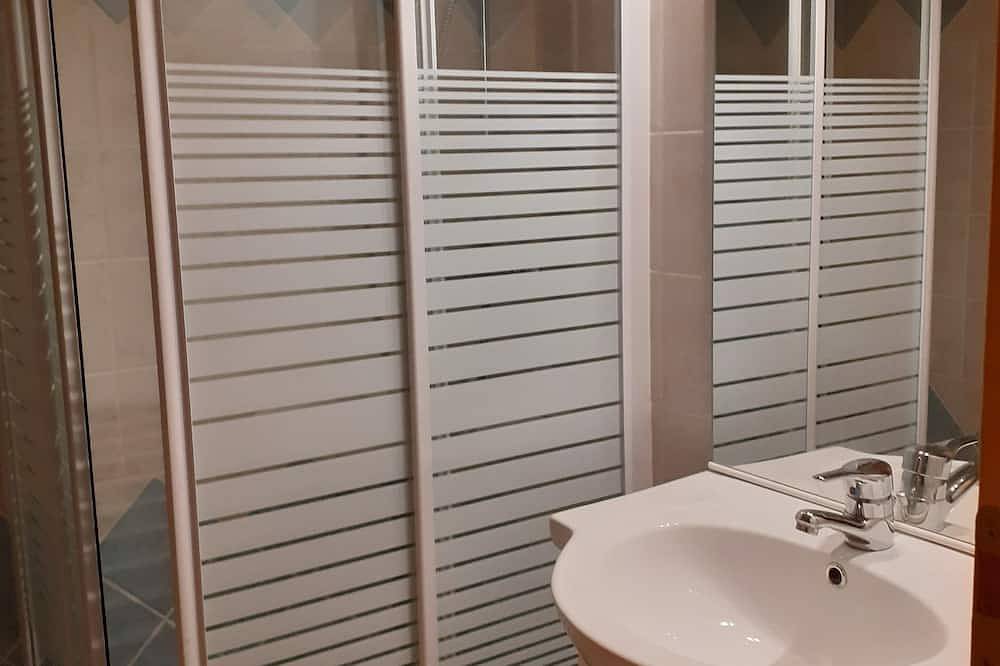 Entire apartment, Charmant Appartement de Village in La Brigue, Nice region