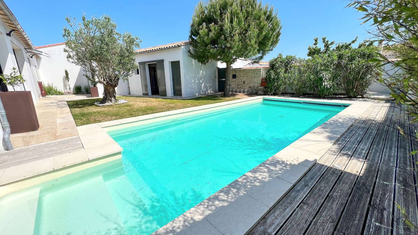 Appartement de vacances entier, Superbe villa avec piscine au cœur du village in La Flotte, Île de Ré