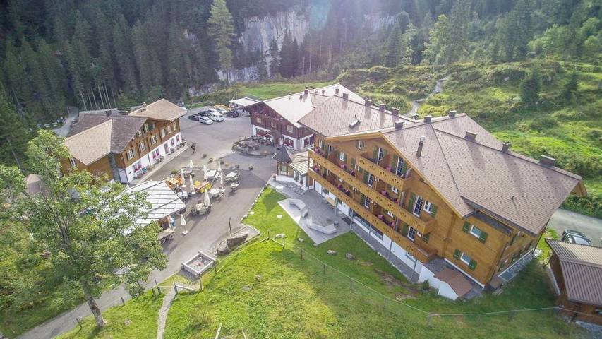 Hotel für 4 Personen, mit Whirlpool und Terrasse sowie Garten und Sauna in Reichenbach im Kandertal