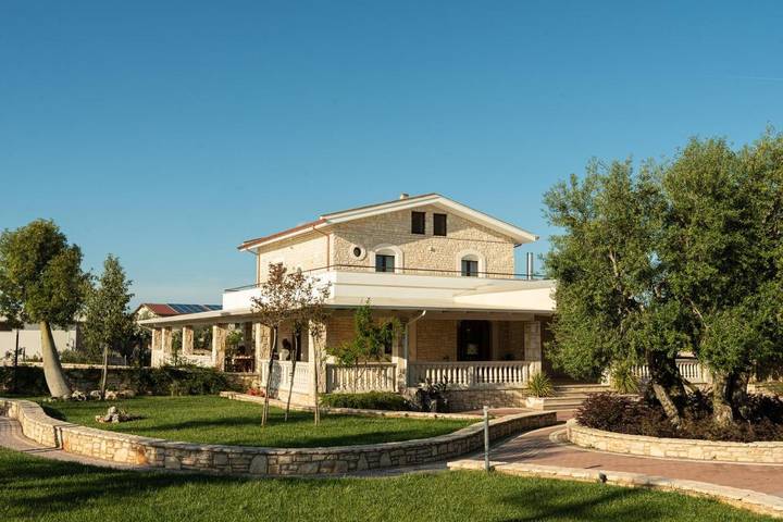 Casa vacanza per 2 persone, con piscina e panorama nonché terrazza e giardino, con animali domestici in Ruvo di Puglia