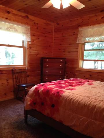 Log Cabin for 3 People in Wisconsin, USA, Photo 2