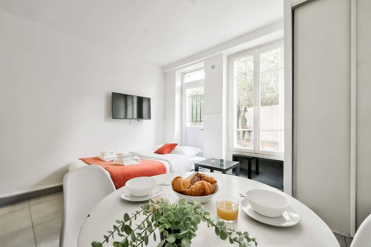 Studio entier, Cozy Quiet Studio in Nanterre – Near La Defense in Nanterre, Hauts-de-Seine