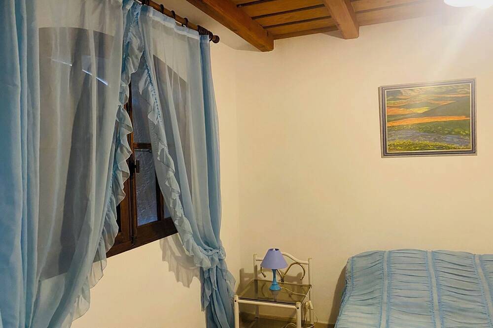 Ganze Wohnung, 👉 Cap Corse -30% : Bright apartment with terrace facing the Seneca tower in Luri, Cap Corse