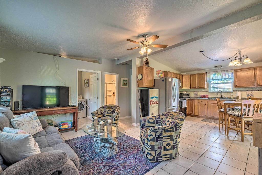 2 Mi to Beach: Canal-Front Home in Hudson! in Hudson, Pasco County