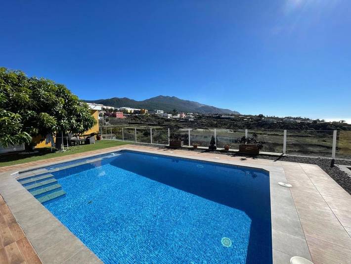 Ferienwohnung für 5 Personen, mit Garten und Ausblick sowie Pool - 1