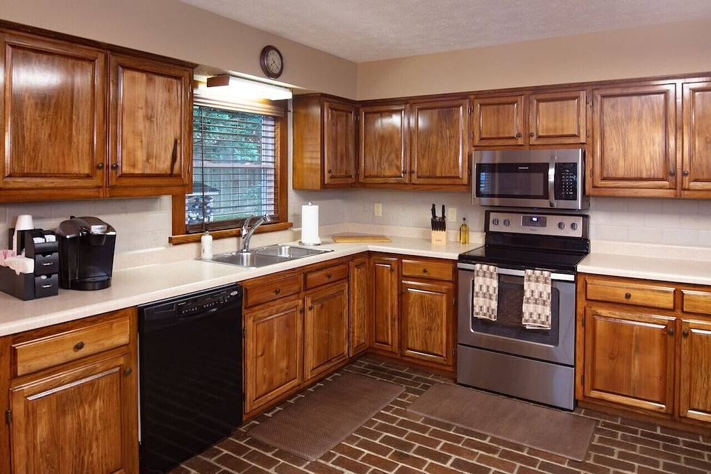 Neu Renoviert In der Stadt geräumiges Haus Whirlpool Wifi Minuten von den Sehenswürdigkeiten der Umgebung in Luray, Page County