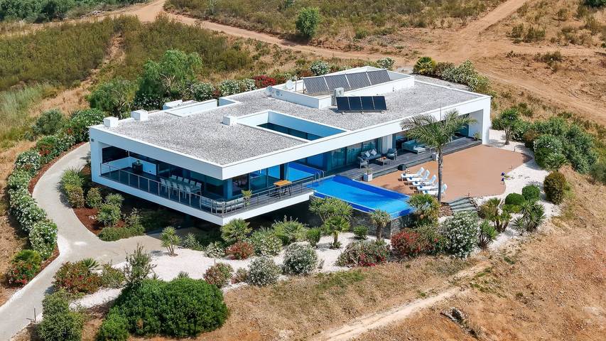 Casa de férias para 10 pessoas, com piscina e jardim em Bensafrim