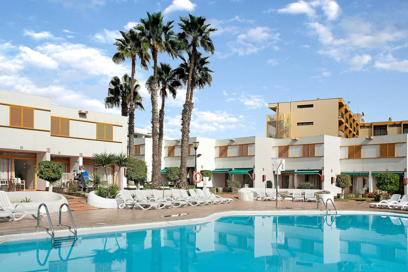 Apartamento inteiro, Apartamento "Barber Las Brisas" com Jardim, Piscina Partilhada & Wi-Fi in Maspalomas, San Bartolomé de Tirajana