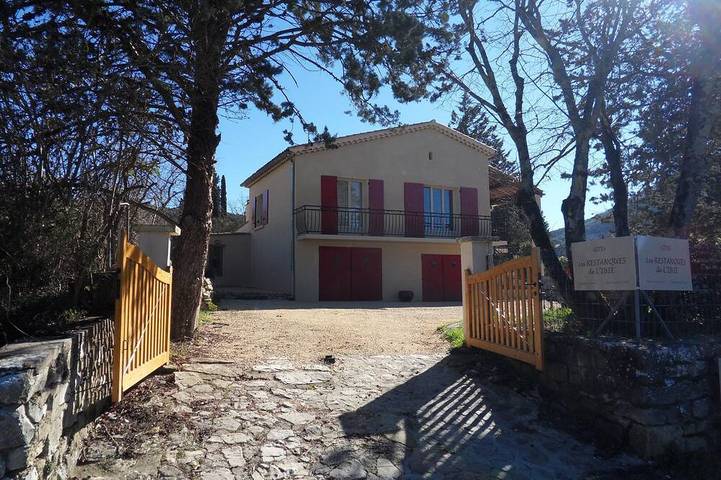 Ferienhaus in der südlichen Ardèche mit Pool (4 x 8) auf großem eingezäuntem Grundstück (4000 m) in Saint-Maurice-d'Ibie, Ardèche